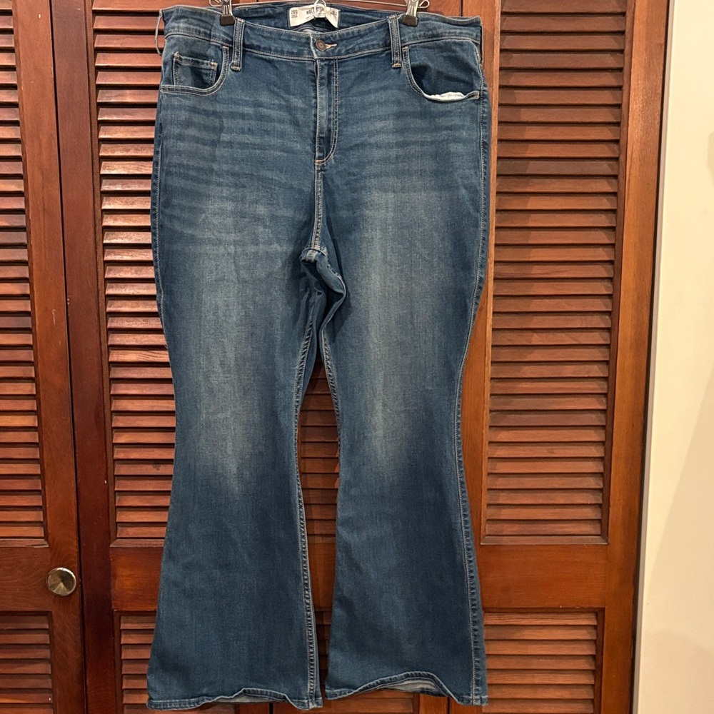 Hollister, curvy high-rise flare